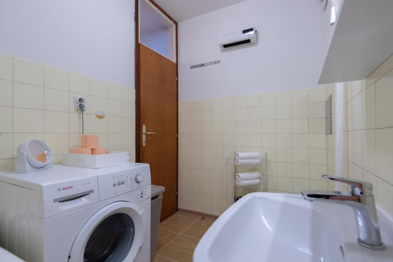Apartman Sunnyrose - Walking Distance From Znjan - Free Public Parking - Huge Balcony *