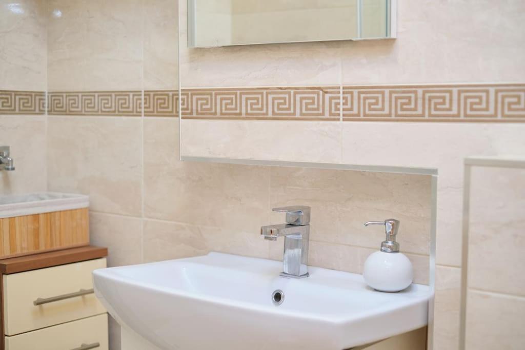 Apartment Galeriana Palace By Litto *