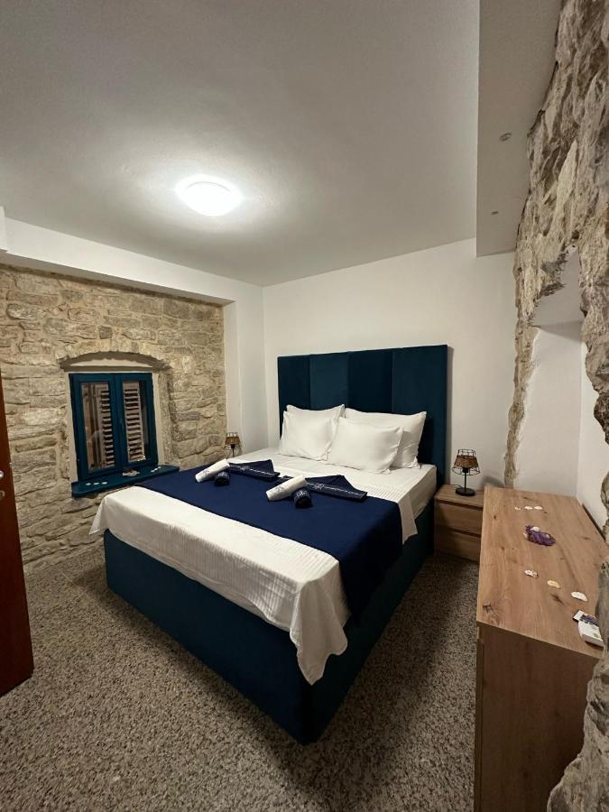 Imi Apartment Split