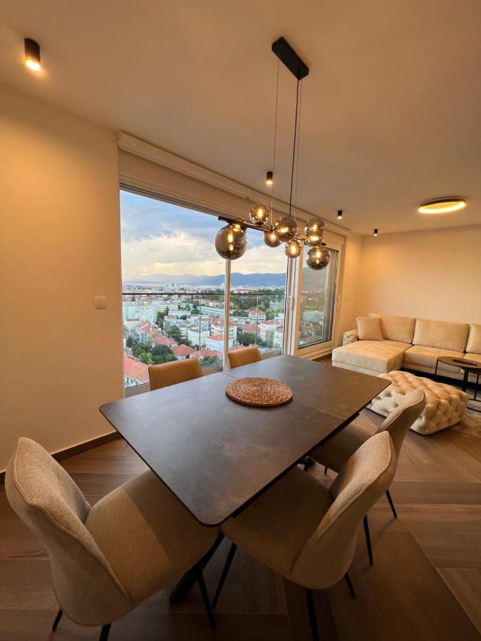 Touch The Sky Apartment *