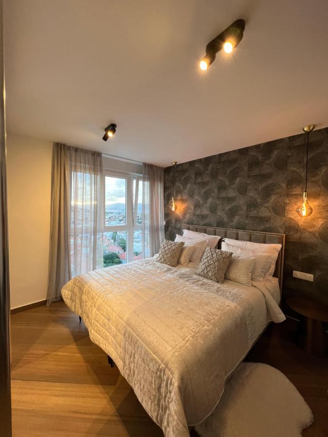 Touch The Sky Apartment *