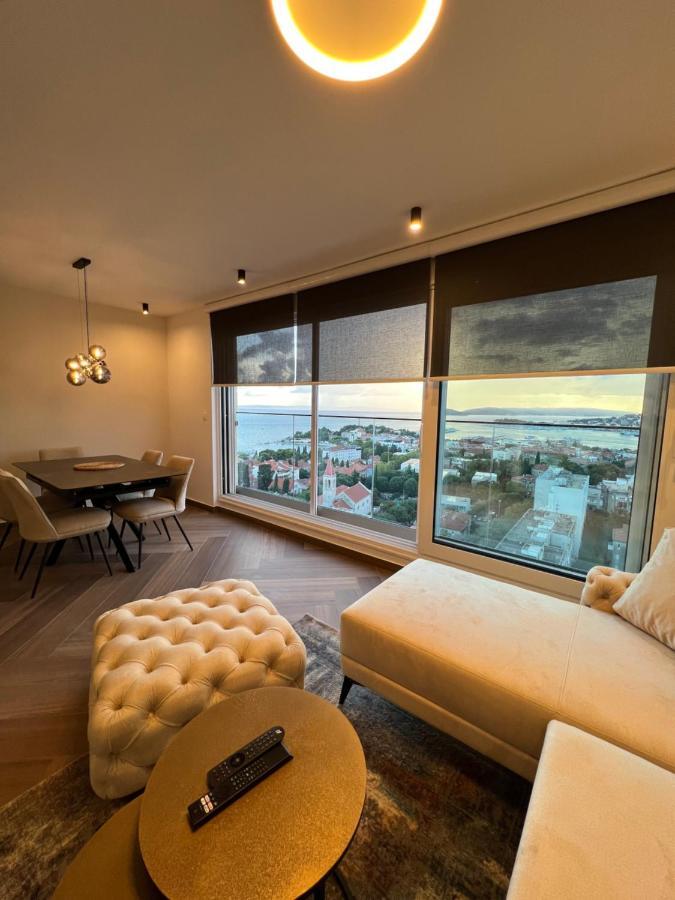 Apartment Touch The Sky