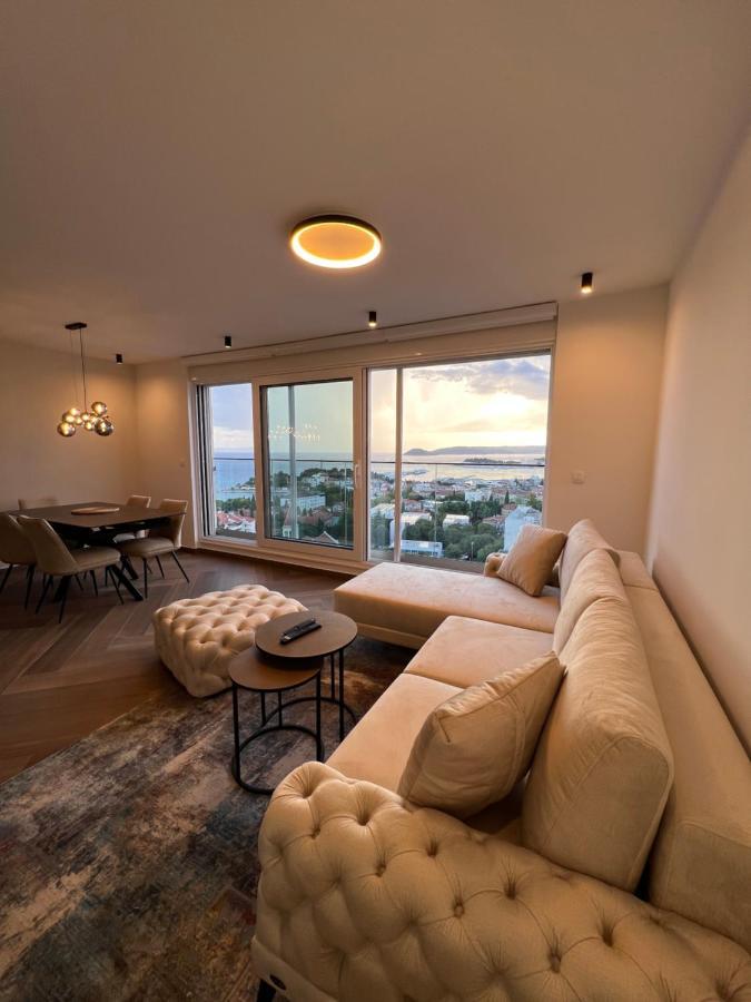 Apartment Touch The Sky