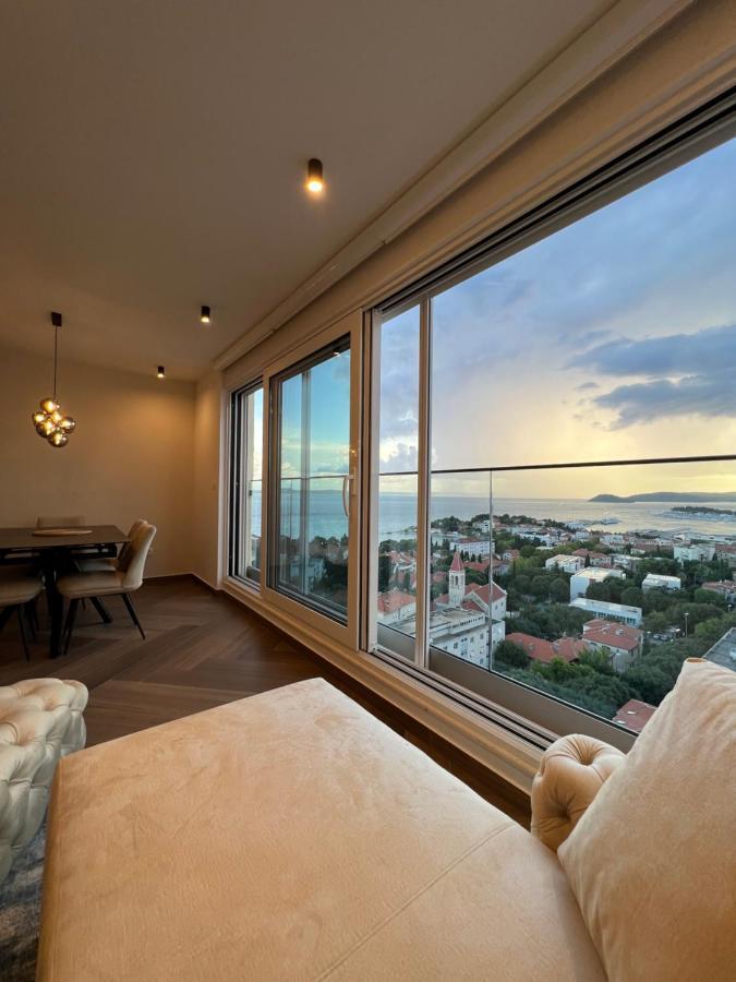 Apartment Touch The Sky *