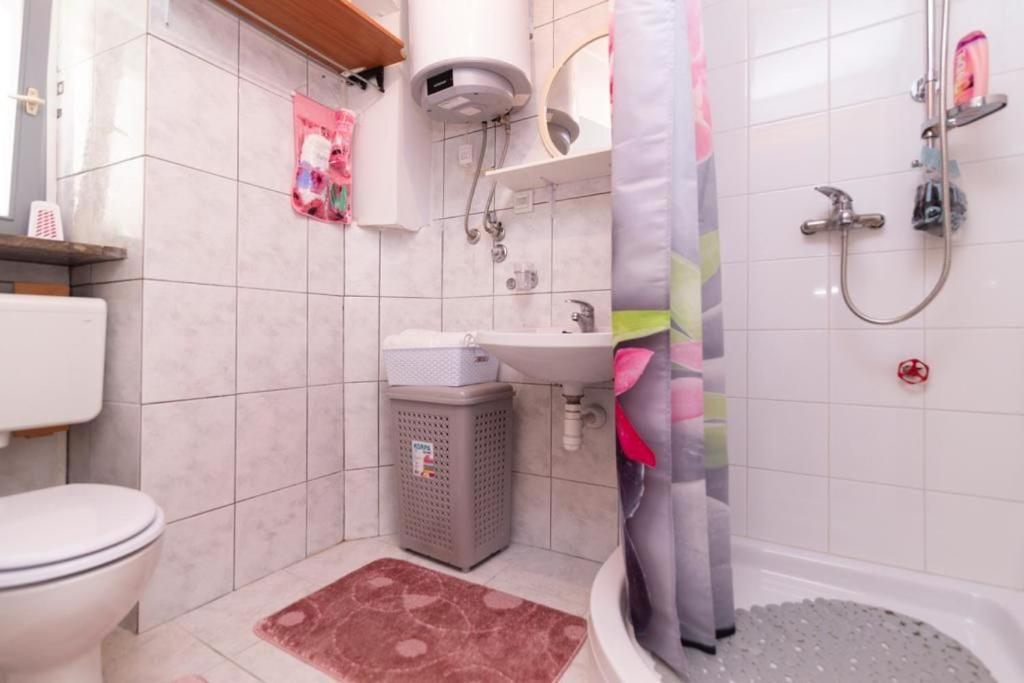 Central Rose In Hearth Of Apartment *
