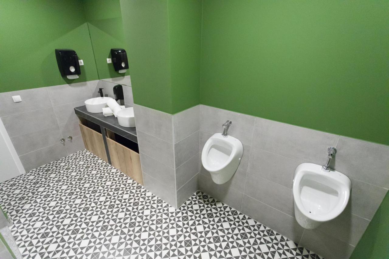 Cool , Hostel