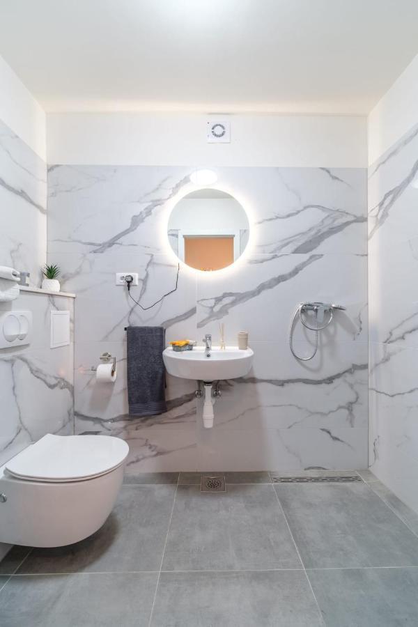 Beautiful Lena Apartment