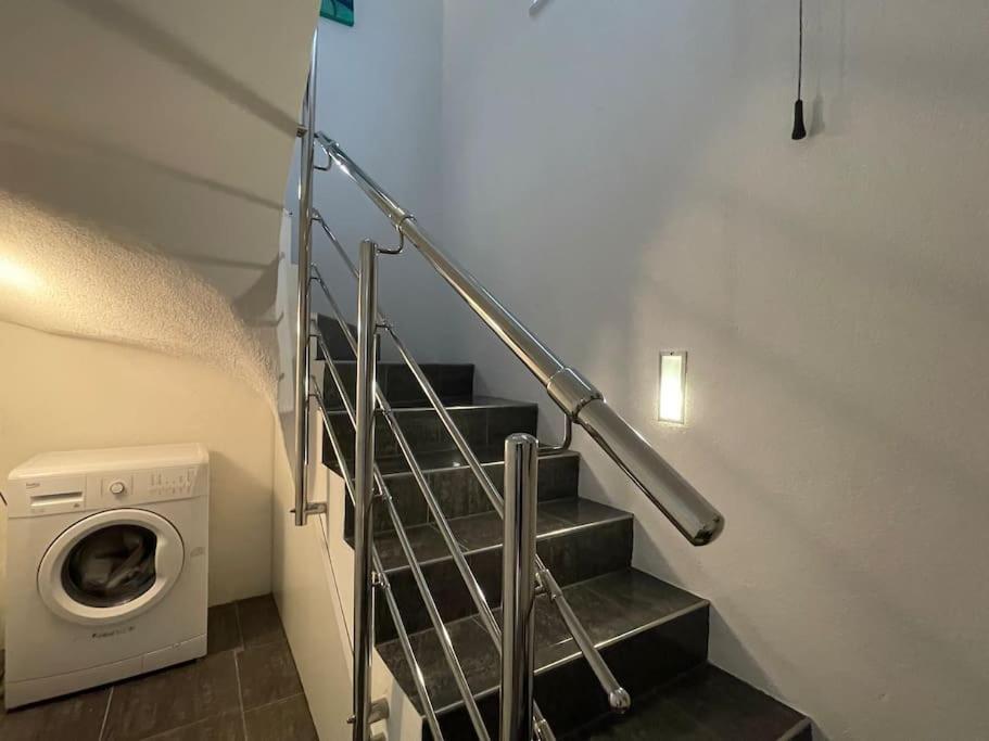 Apricot Apartment *