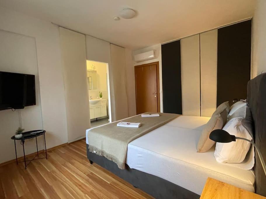 Apricot Apartment