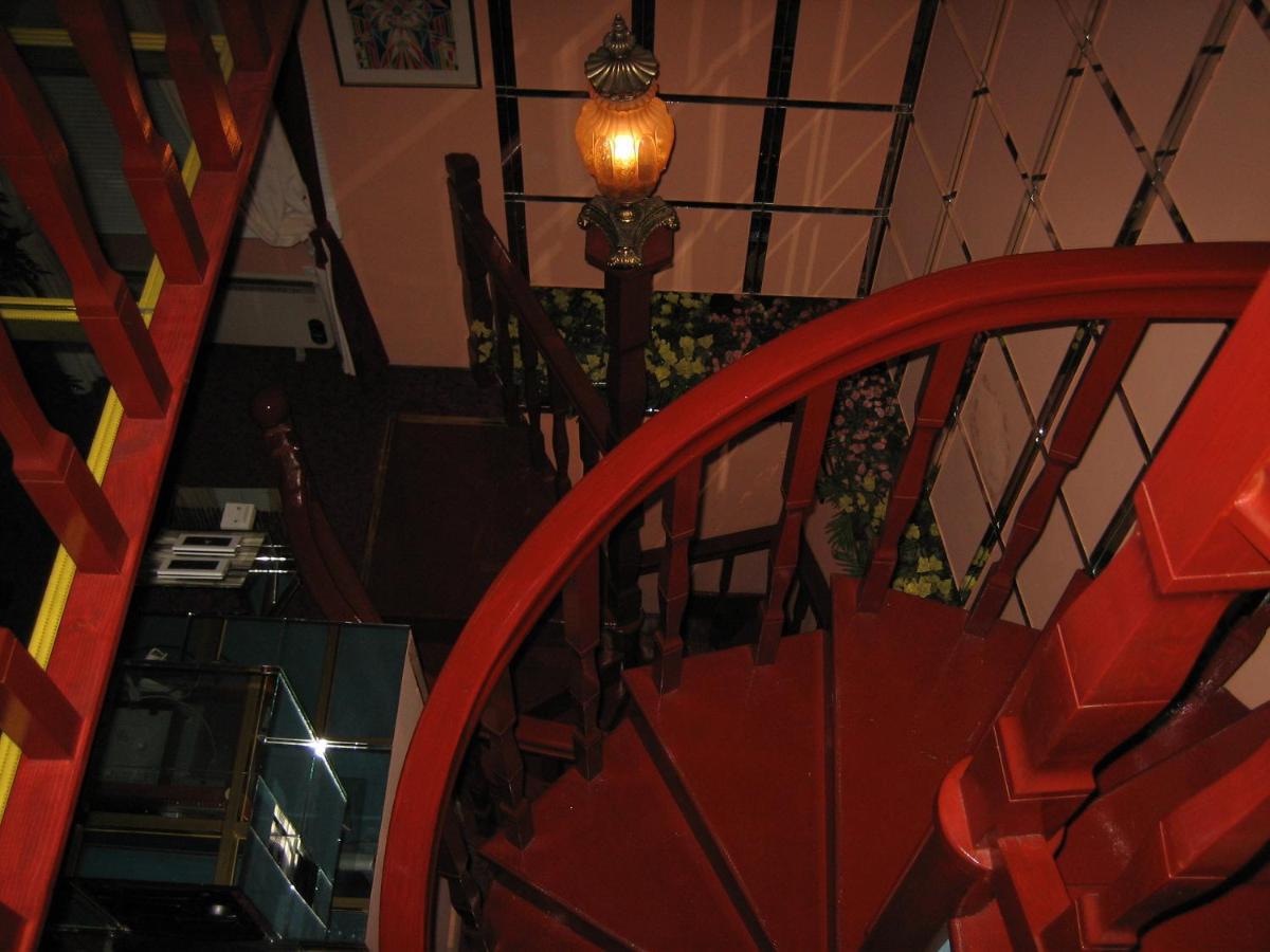 Apartment Paradiso