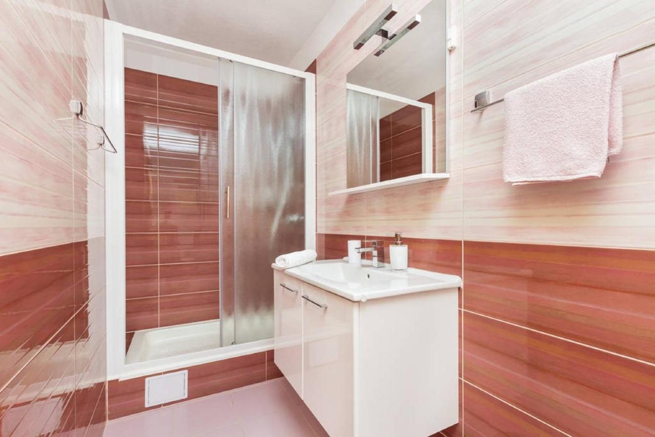 Guest house Peruzovic 2 *