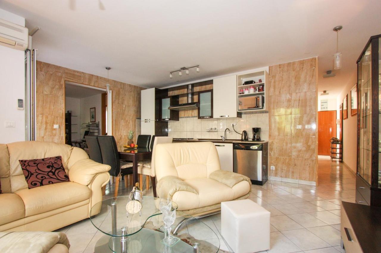 Duplex 3 With Garden And Garage Near To *