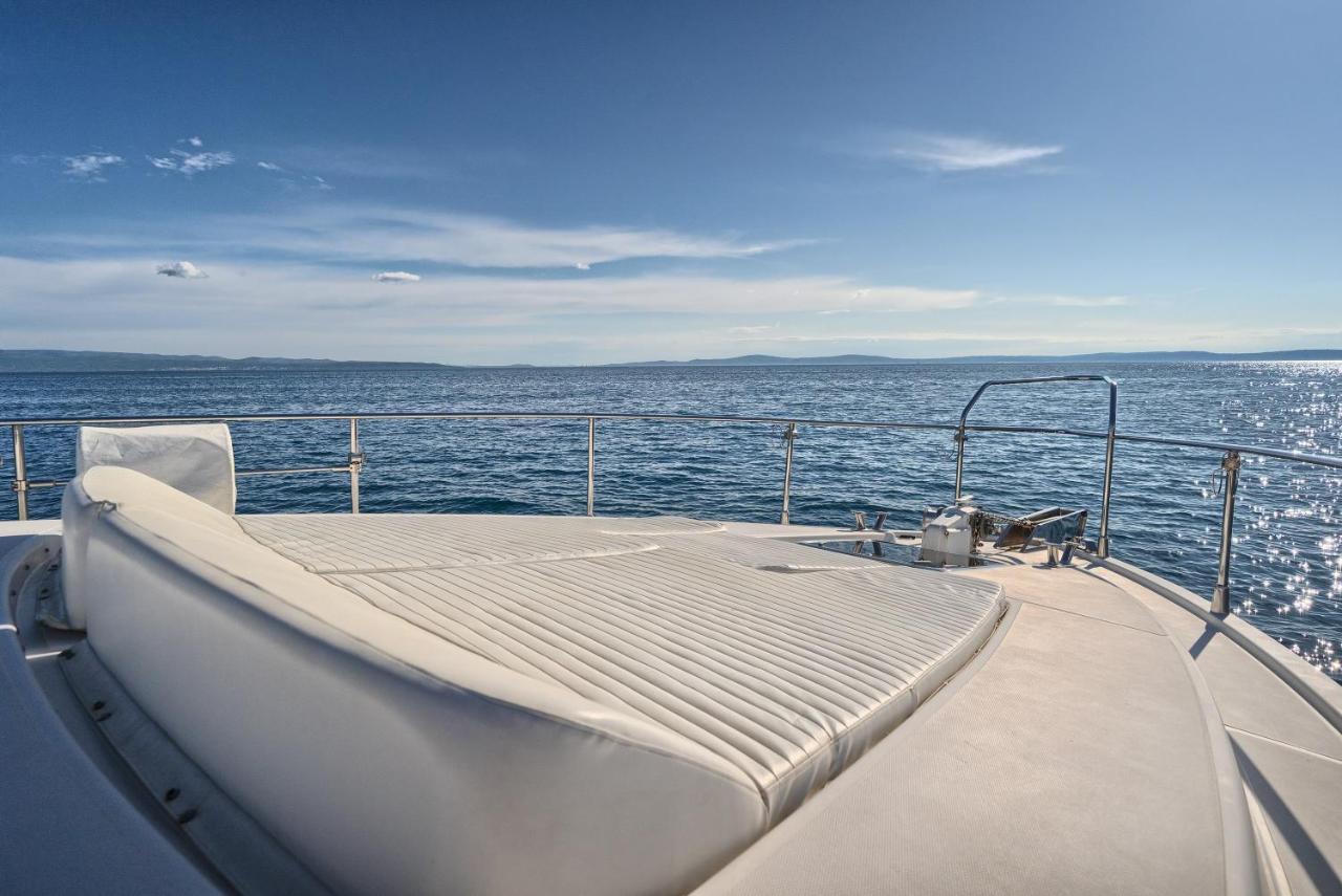 Botel Luxury Yacht - Lex Of The Seas