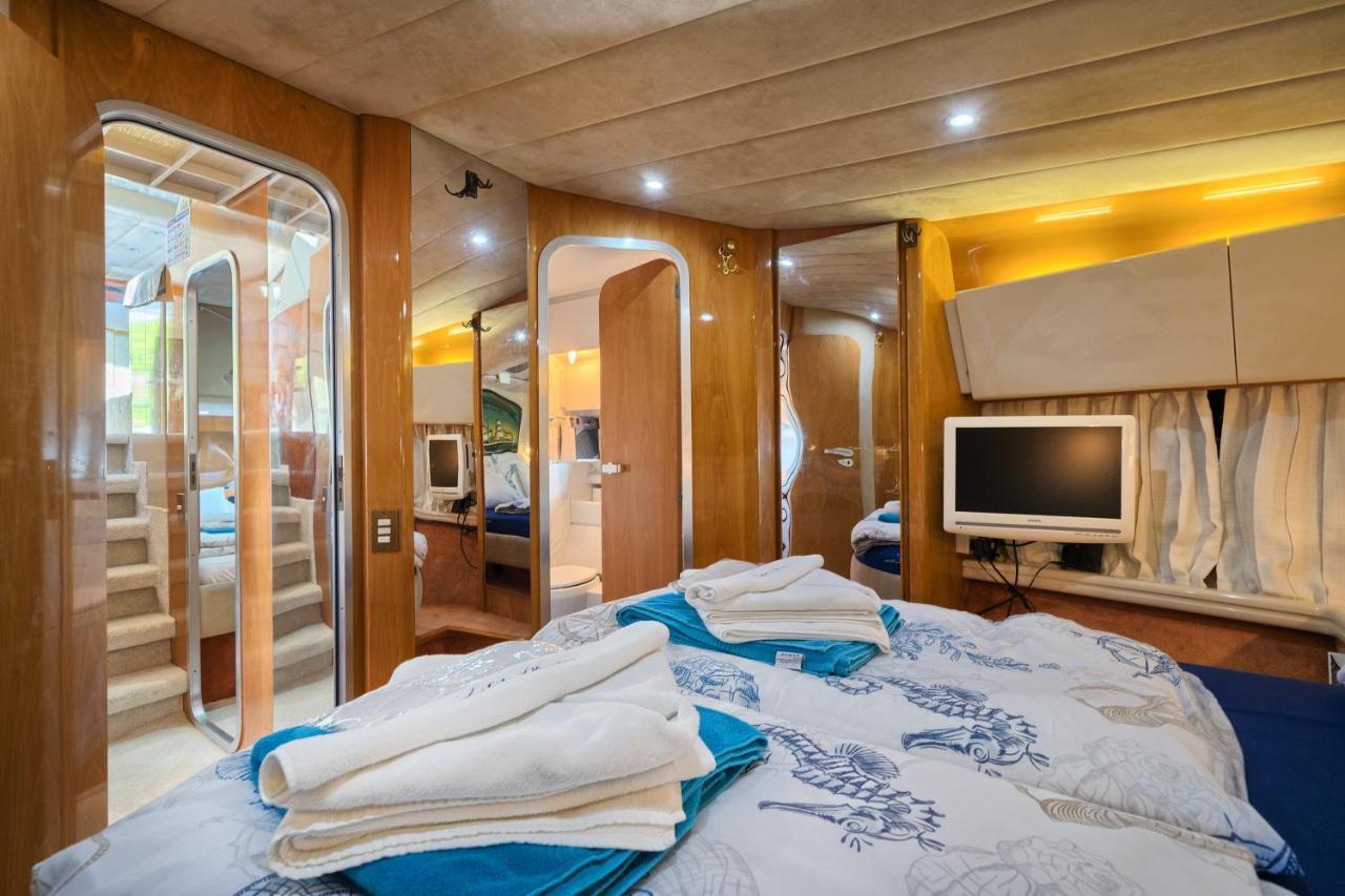 Botel Luxury Yacht - Lex Of The Seas