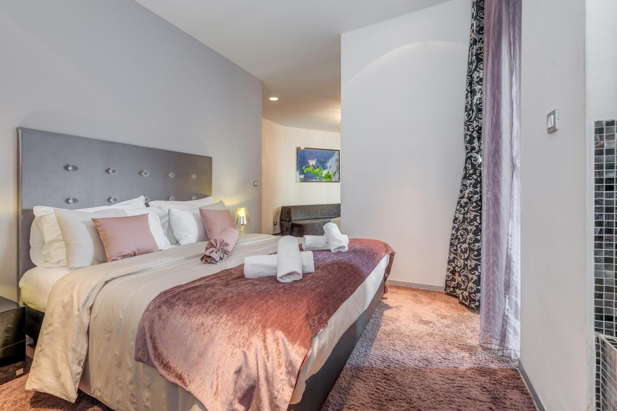 Starlight Luxury 4* Split