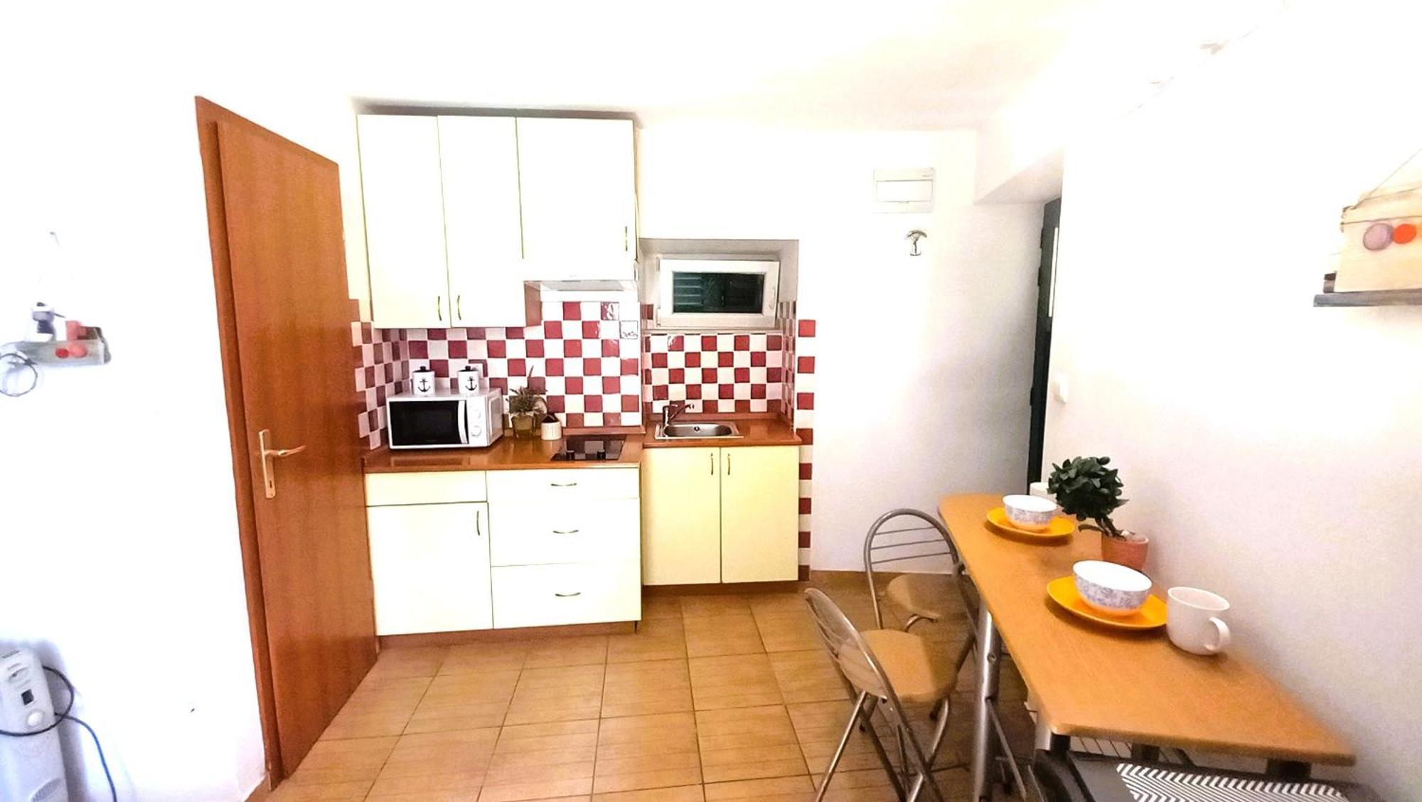 Donda Apartment Split