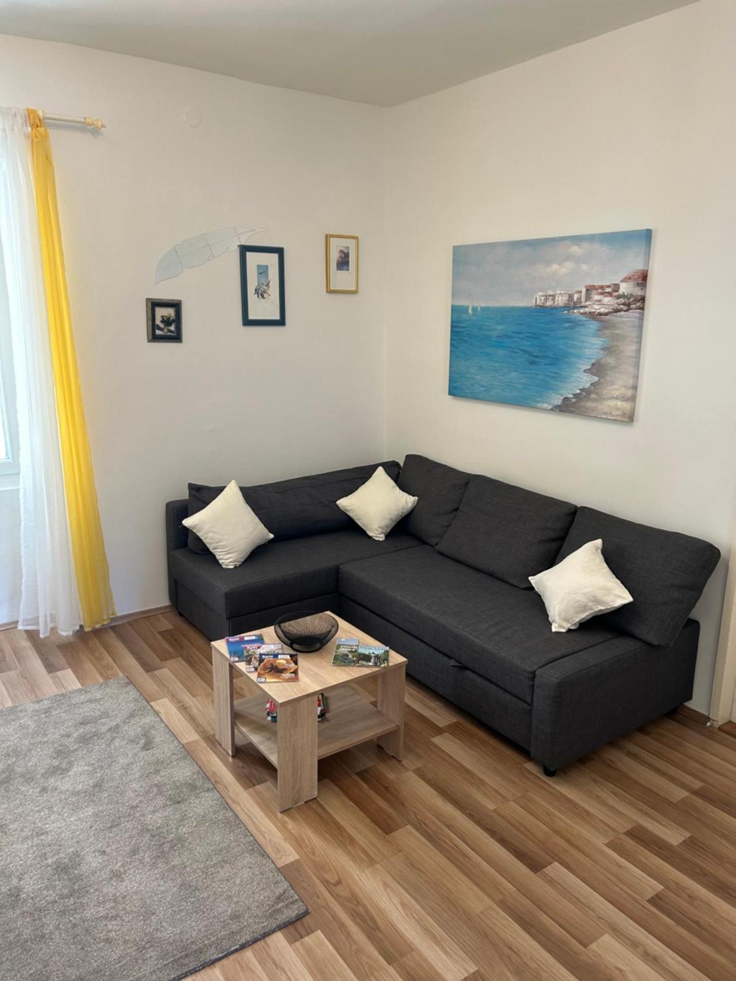 Nilaj Apartment Split