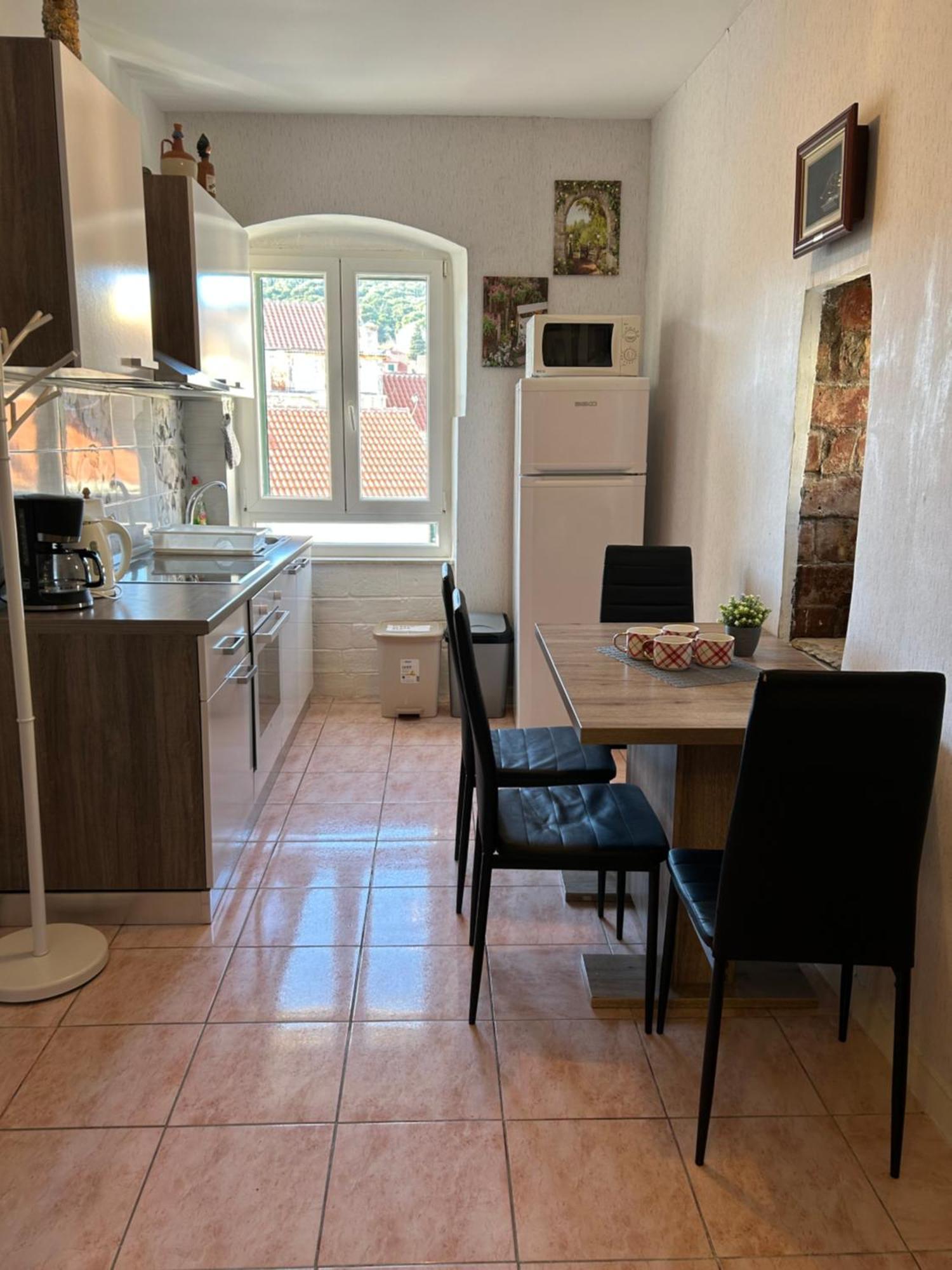 Nilaj Apartment Split