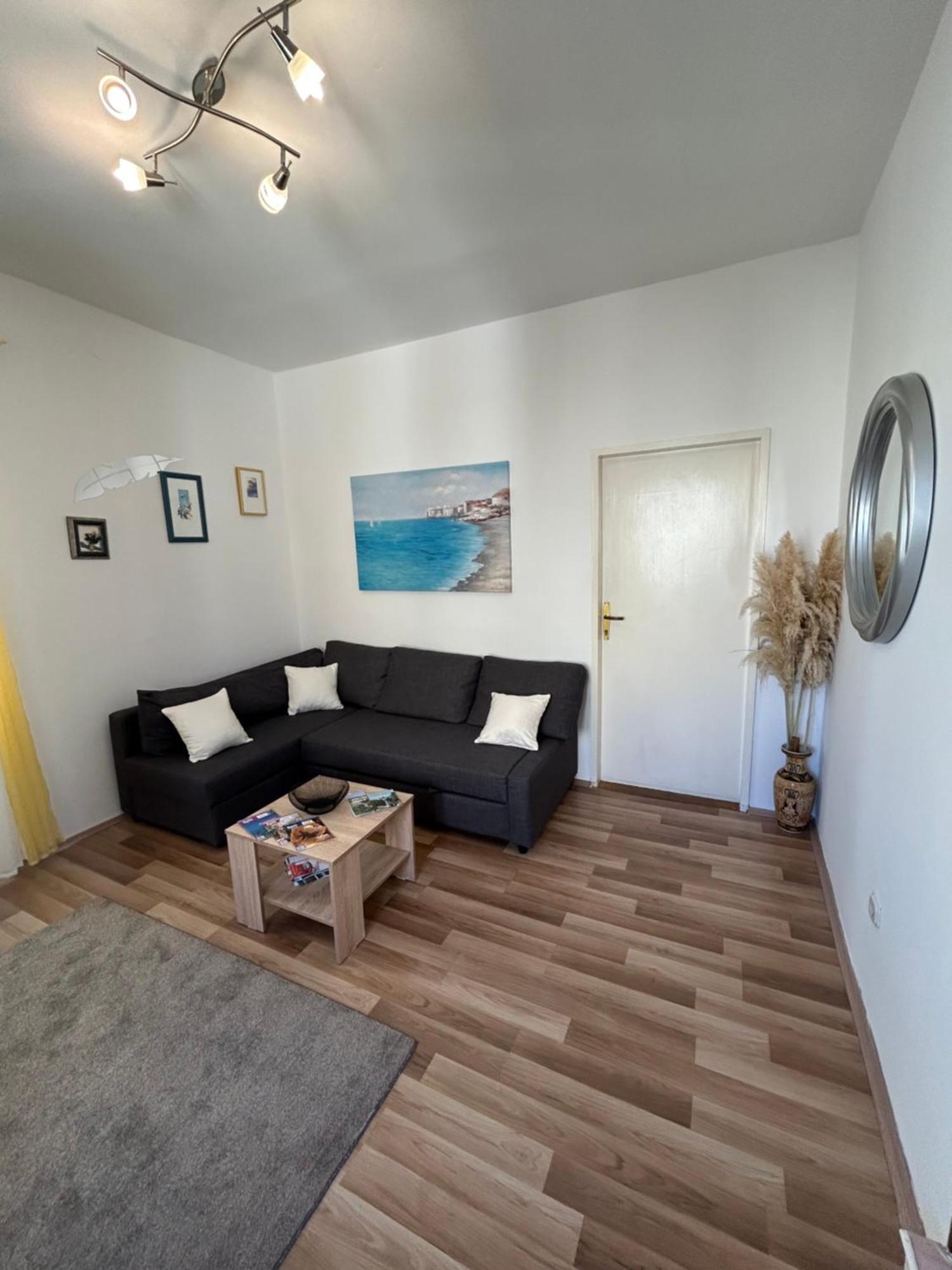 Apartment Nilaj *