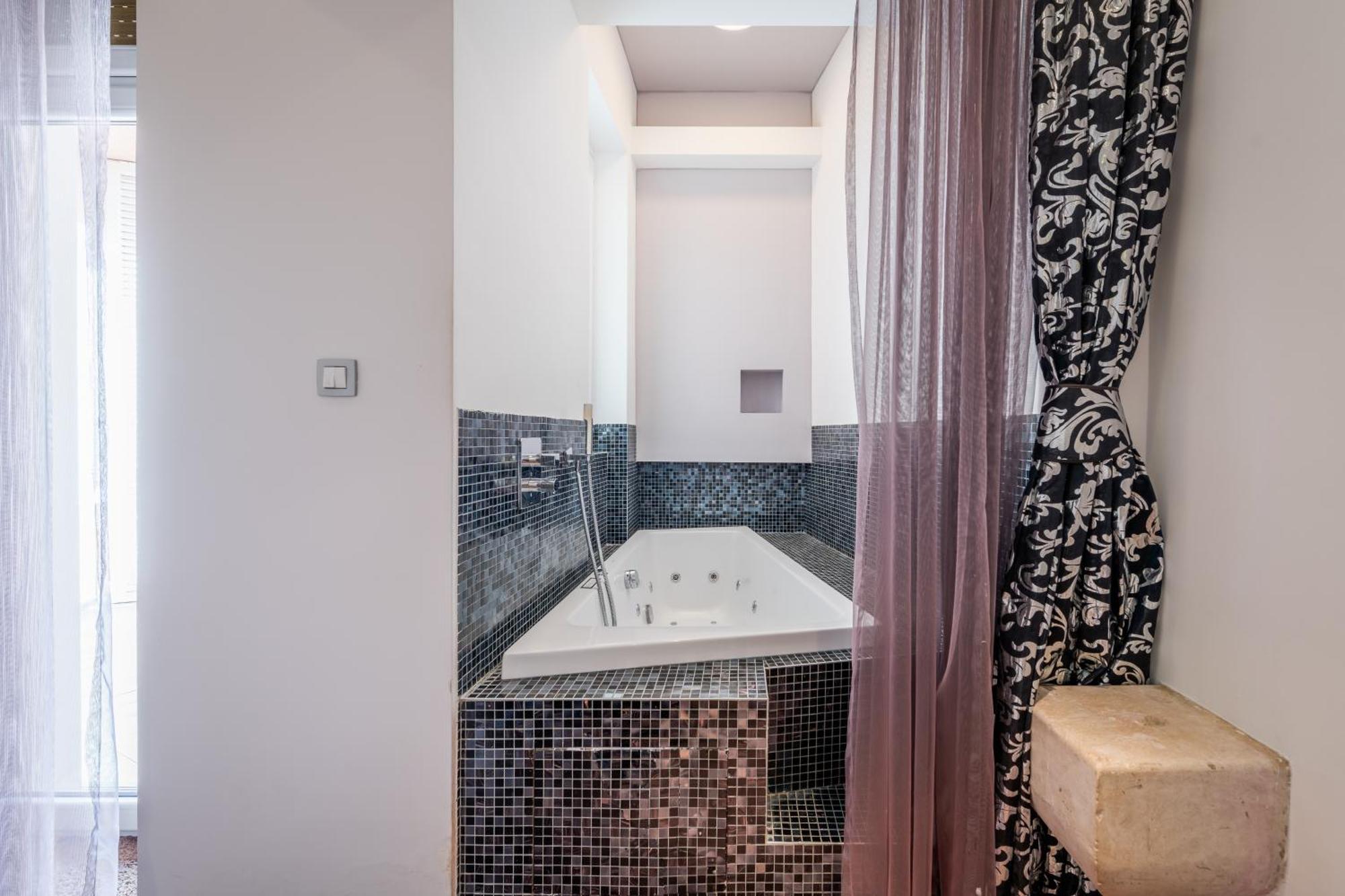 Starlight Luxury 4*