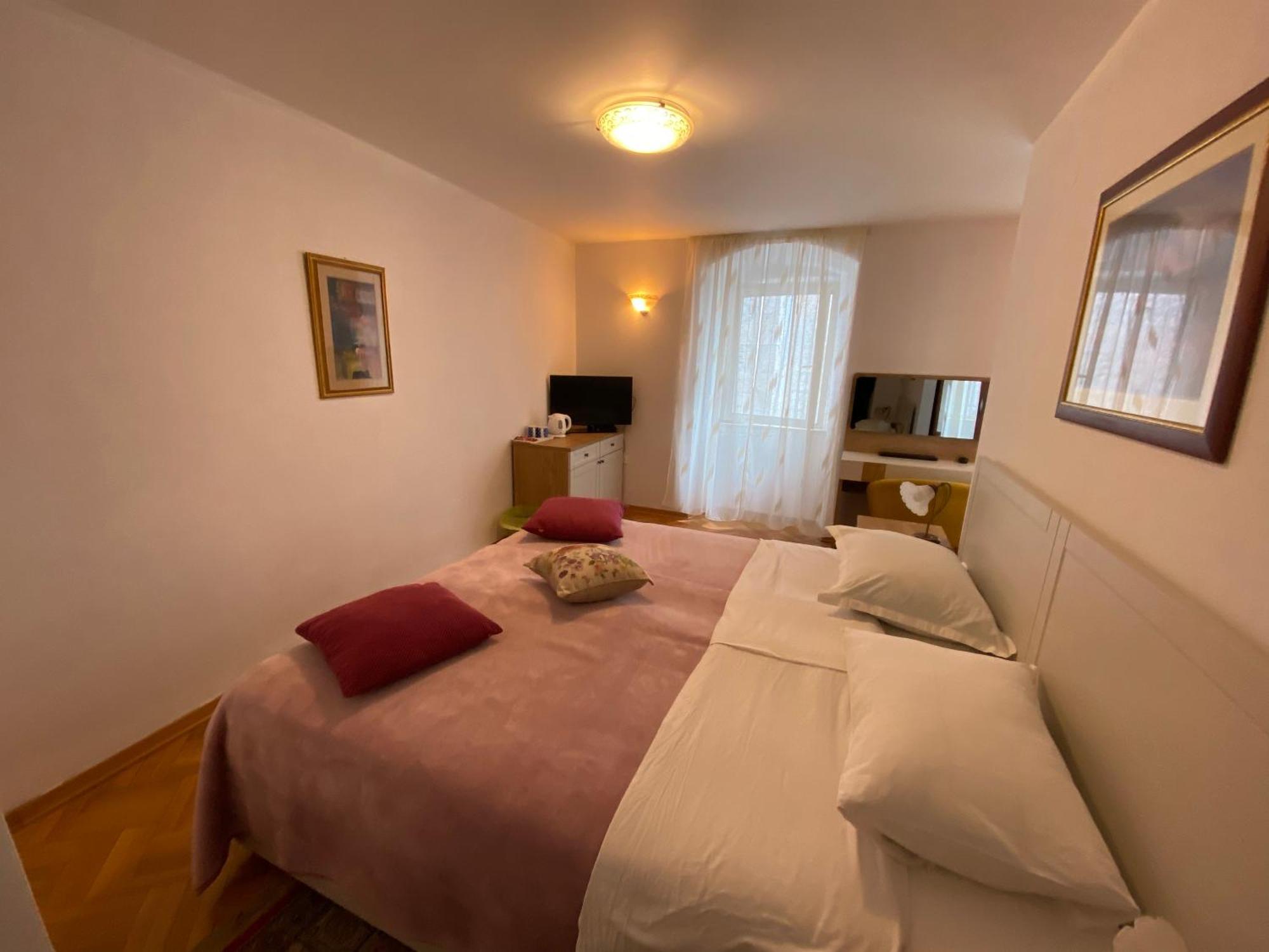 Gostinjska kuća Base 3*