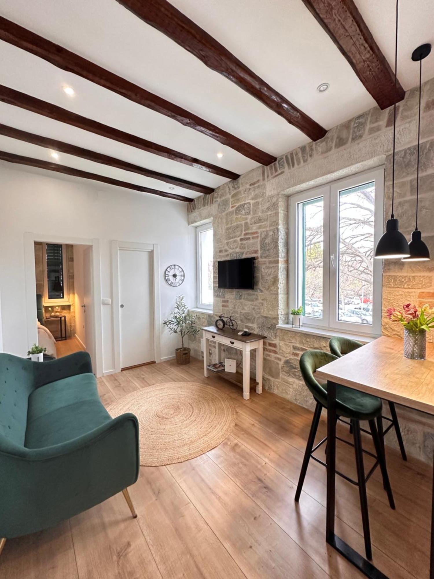 Agora Apartment *