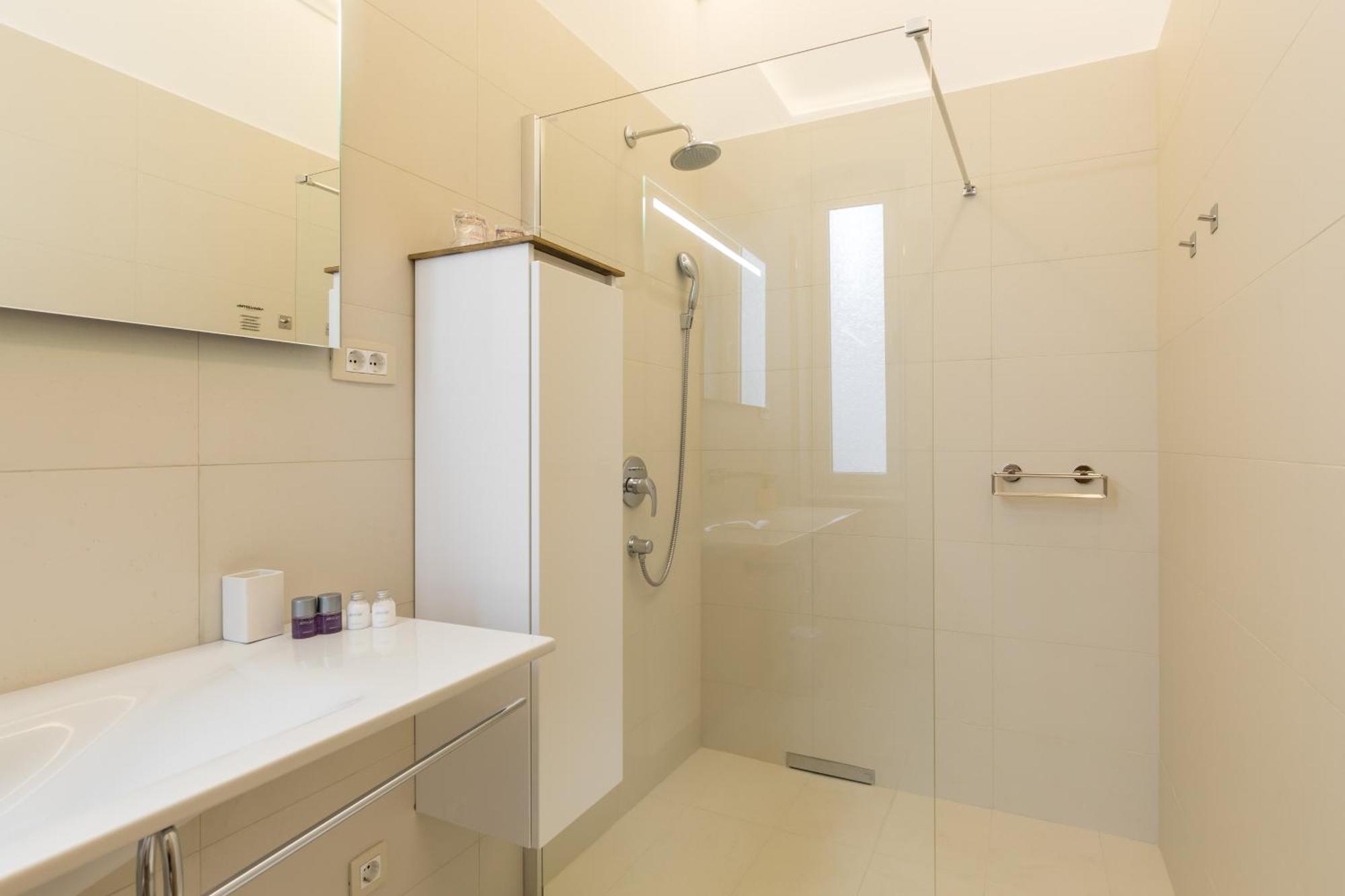 Luxury In The Center Of - Maniva 4*
