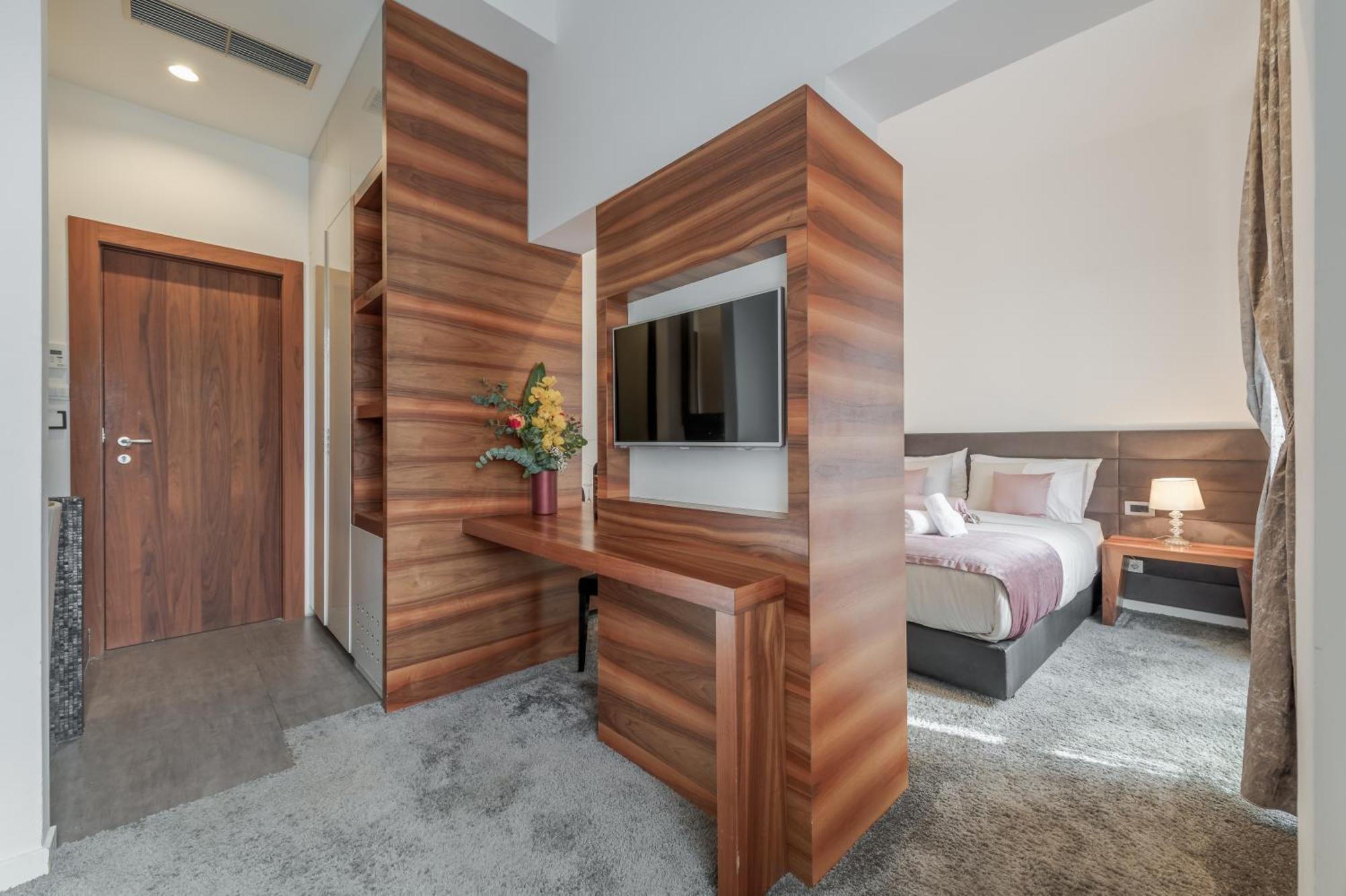 Starlight Luxury 4* Split
