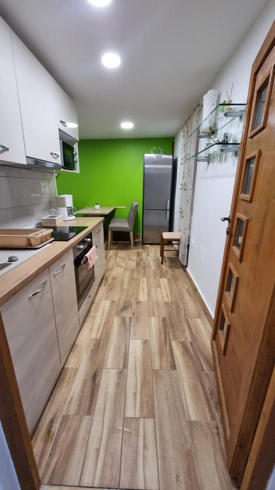 Center Perfect Spot Apartment Split