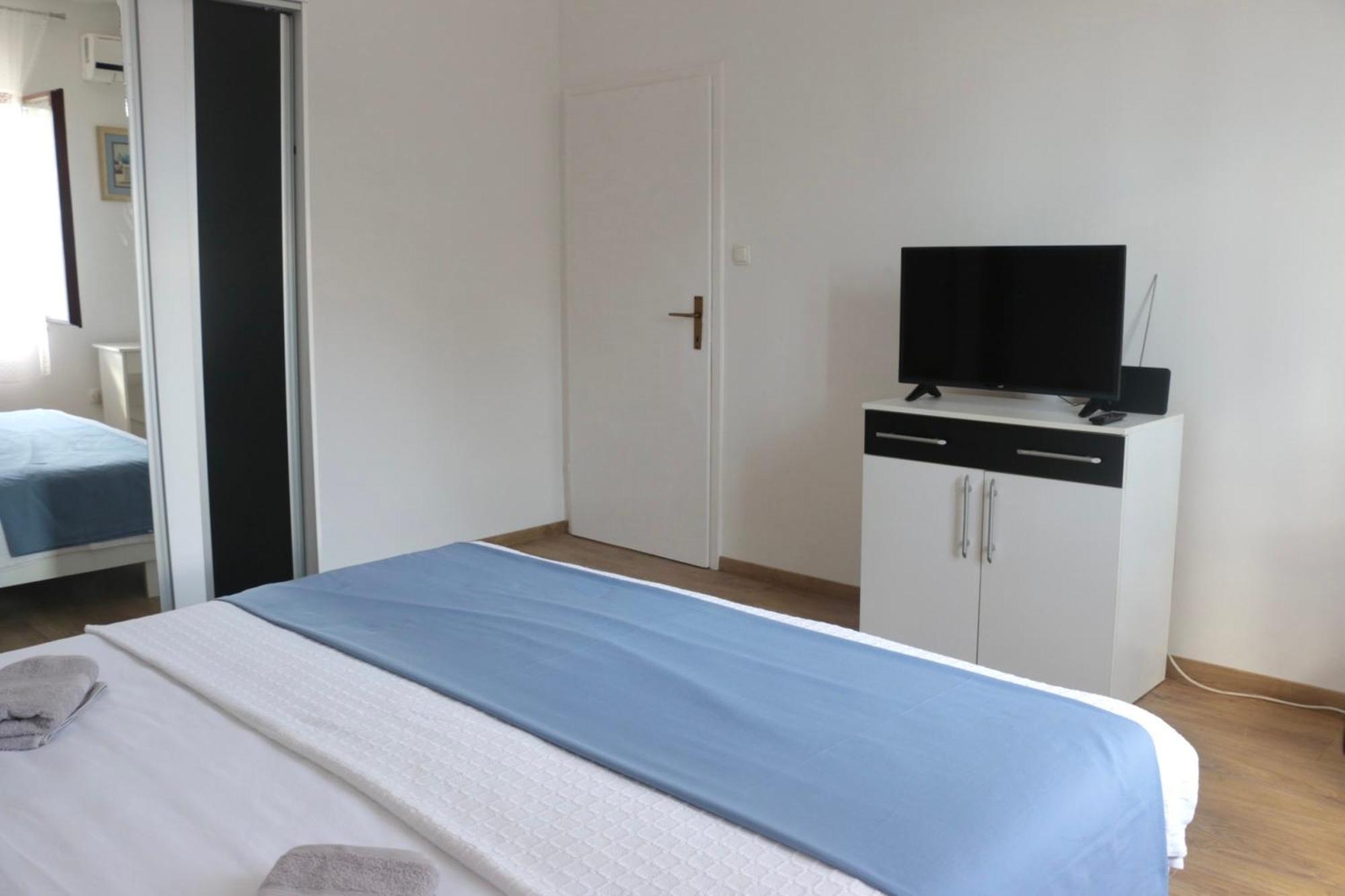 Beachfront Drazen, With Garden And Parking * Split