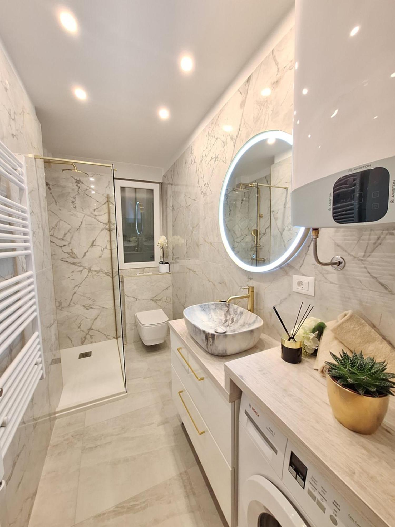 Leona Apartment Split