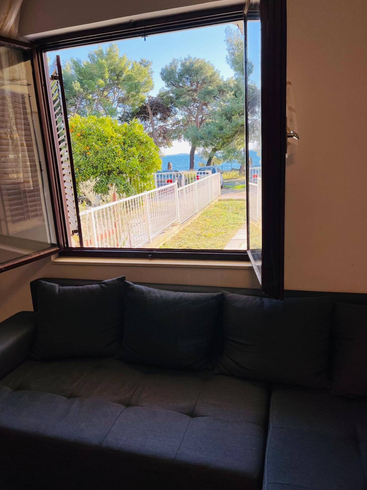 Apartment Beachfront Drazen, With Garden And Parking Split