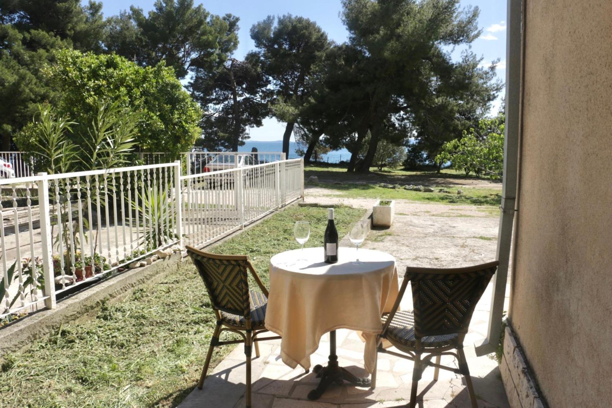 Beachfront Drazen, With Garden And Parking Apartment *