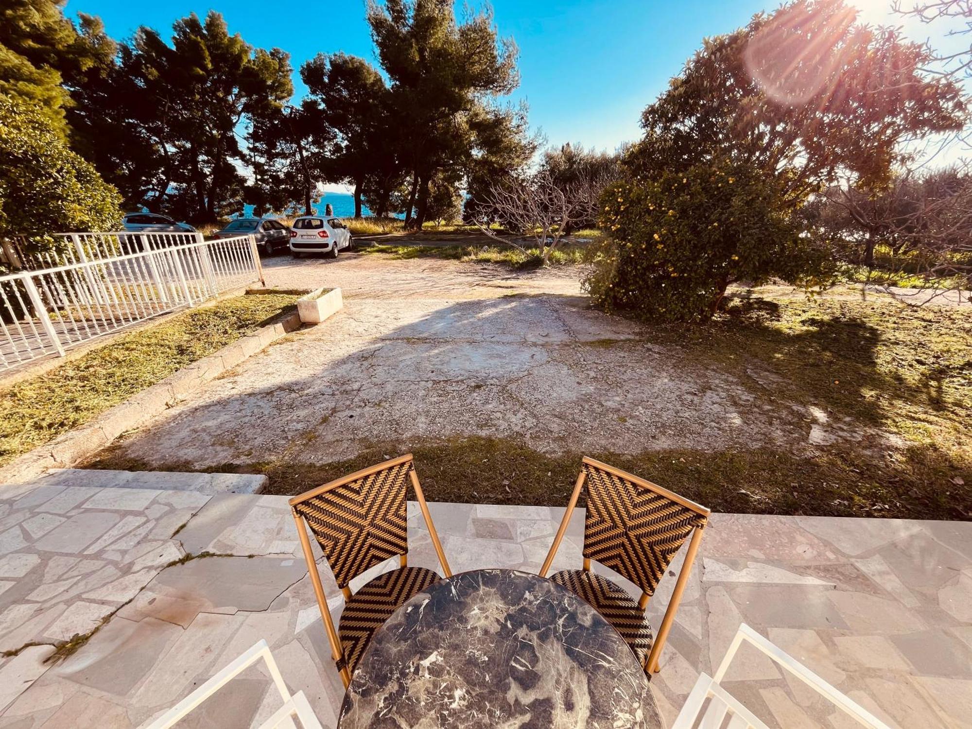 Beachfront Drazen, With Garden And Parking Apartment