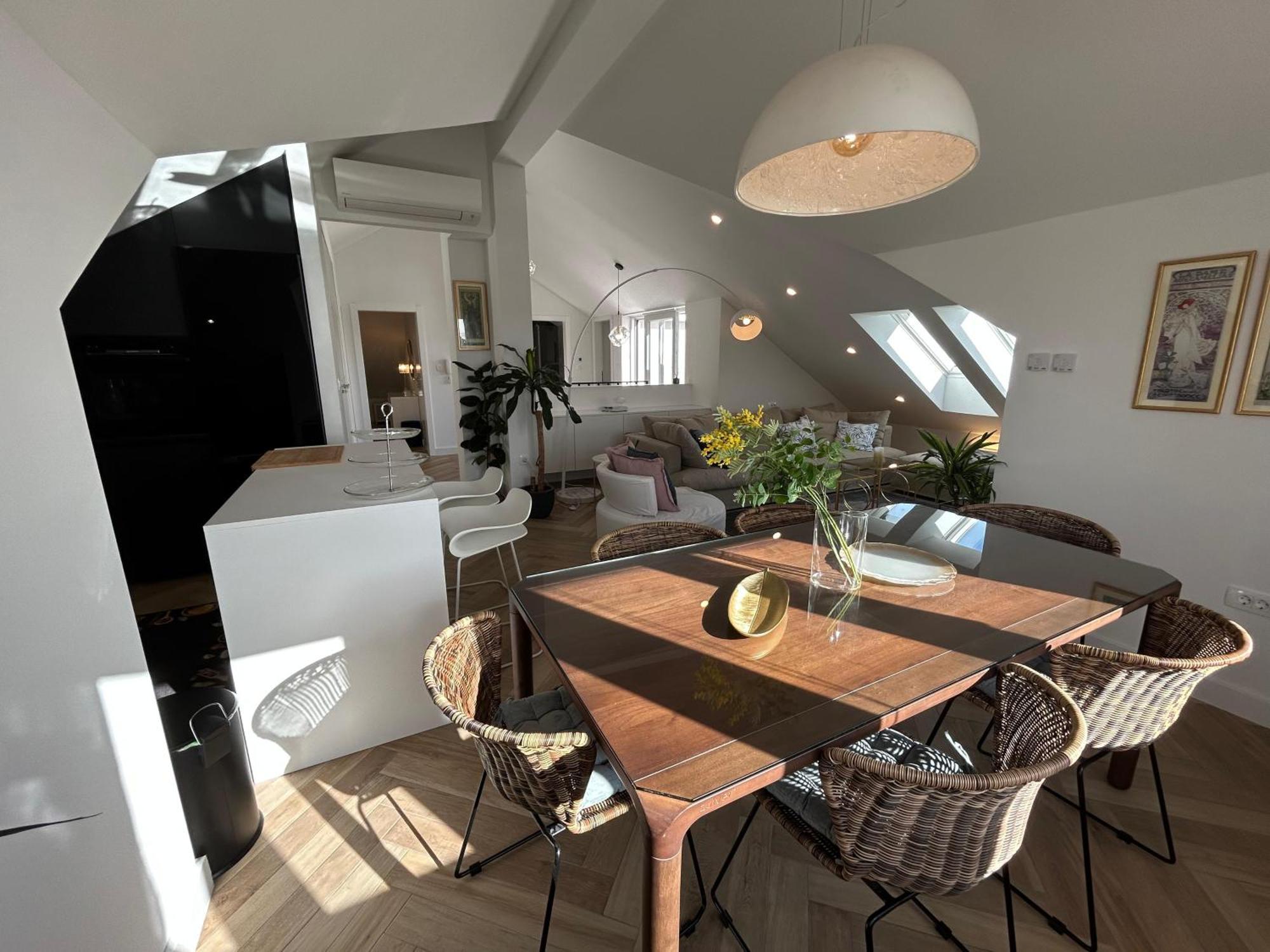 Penthouse Bavis - Brand New Luxurious 3-br - Location In The Center Next To The - Sea View - Buralux Properties *