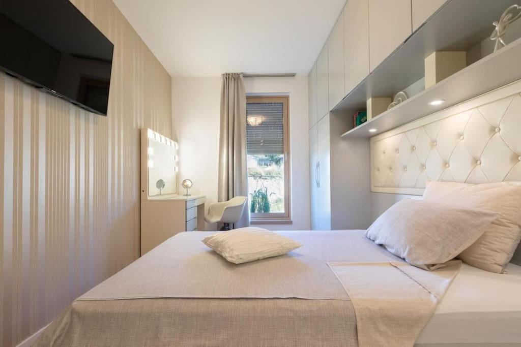Apartment Gray Pearl - Luxury With Pool Split