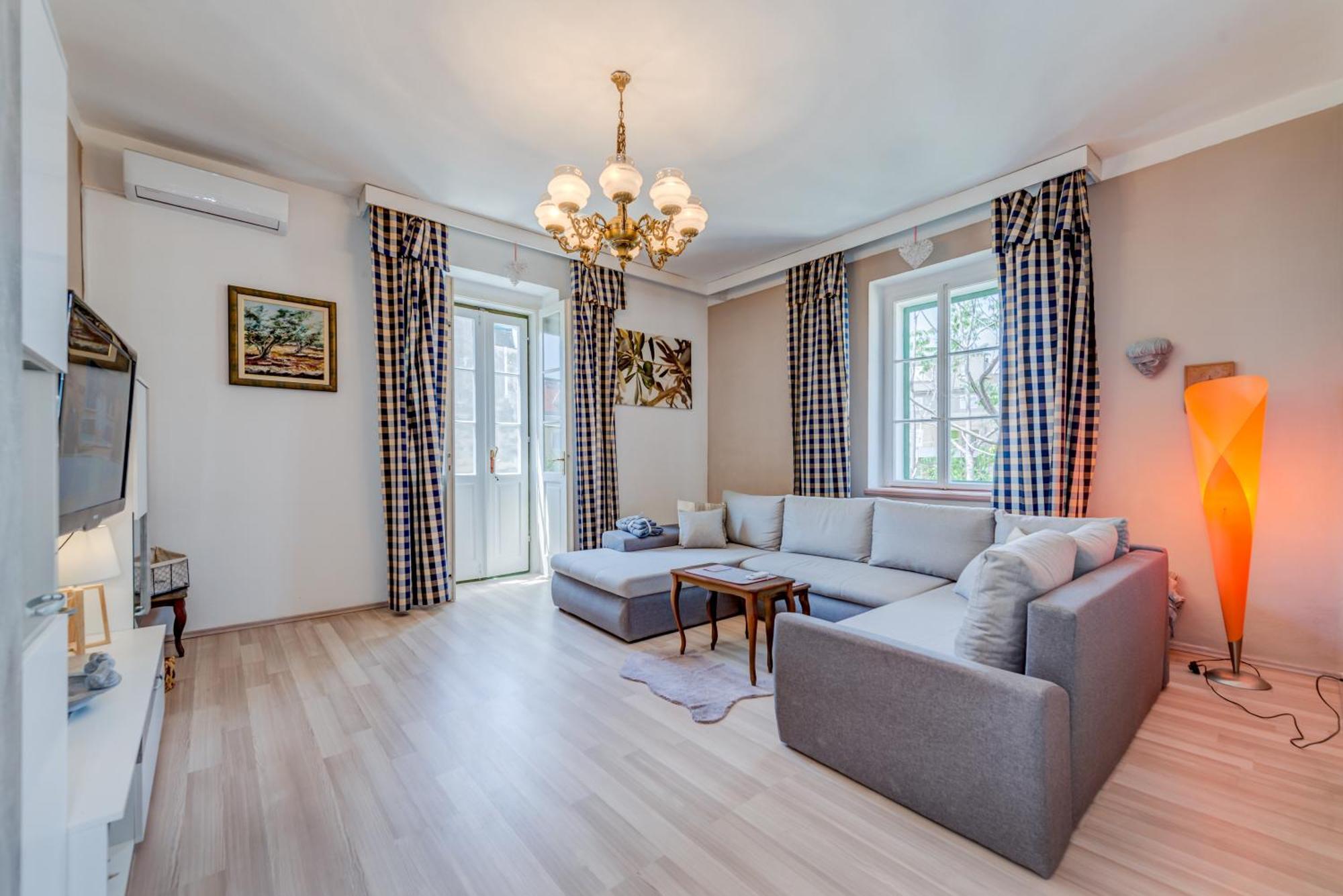 Pape Apartment
