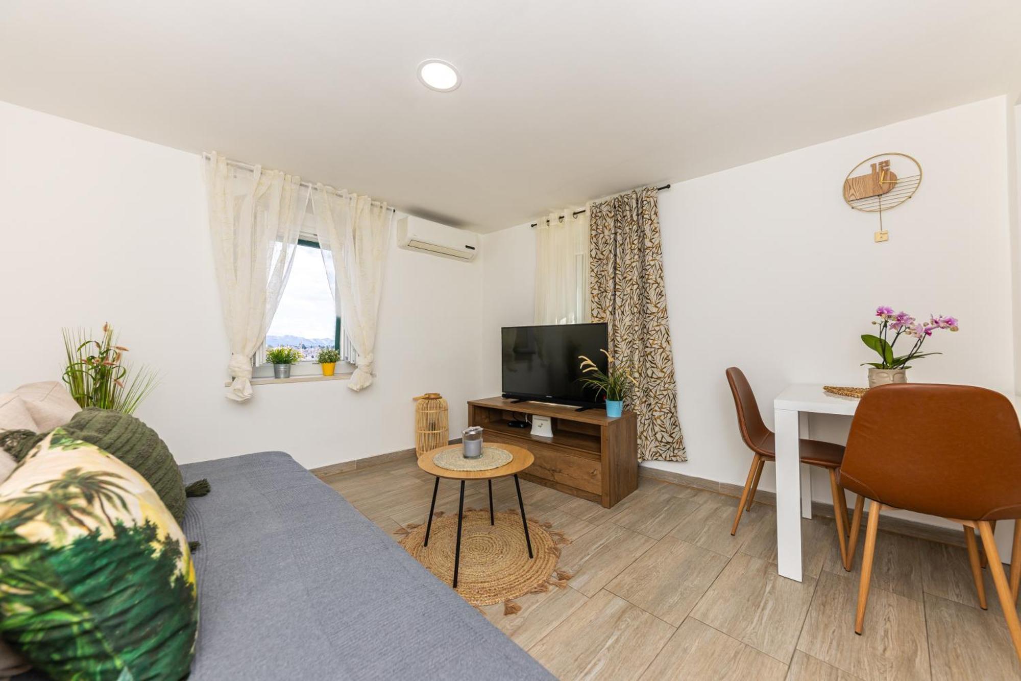 Apartment Romantic View Split