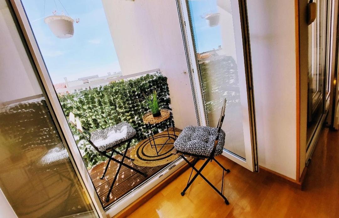 Beautiful Large Apartment, Walk To Beach * Split