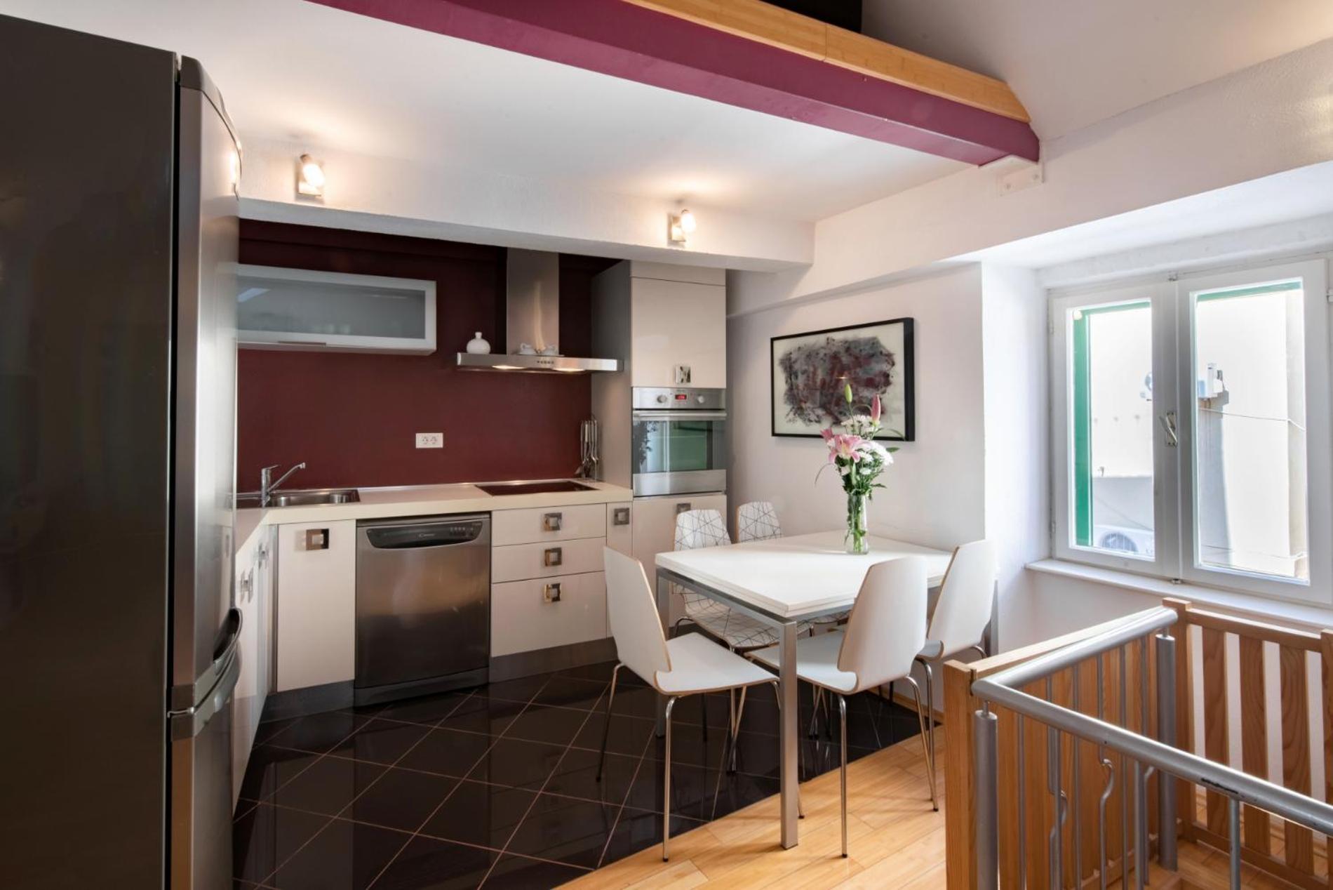 Duplex With Terrace In The Centar *