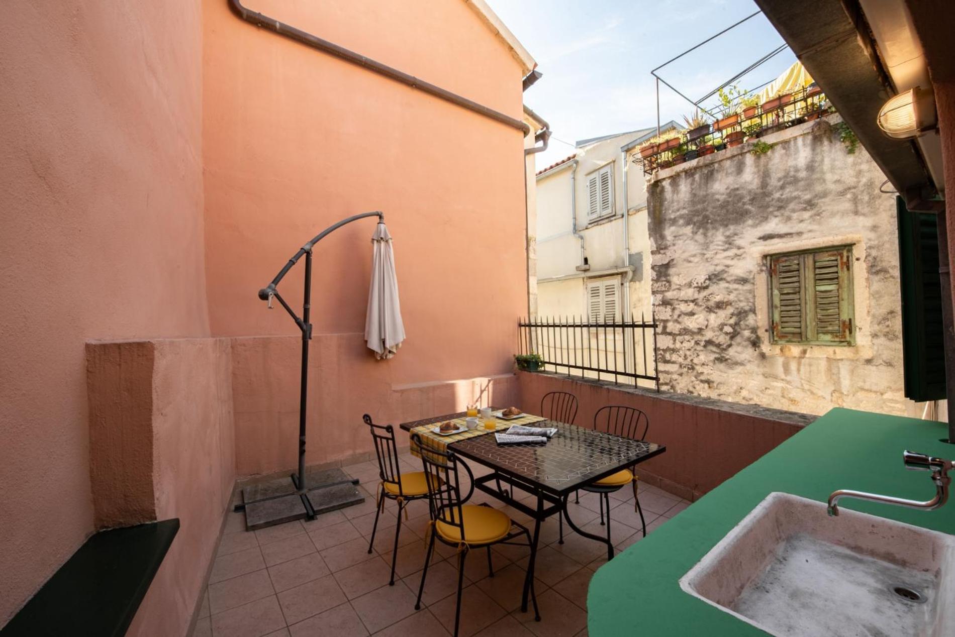 Duplex With Terrace In The Centar *