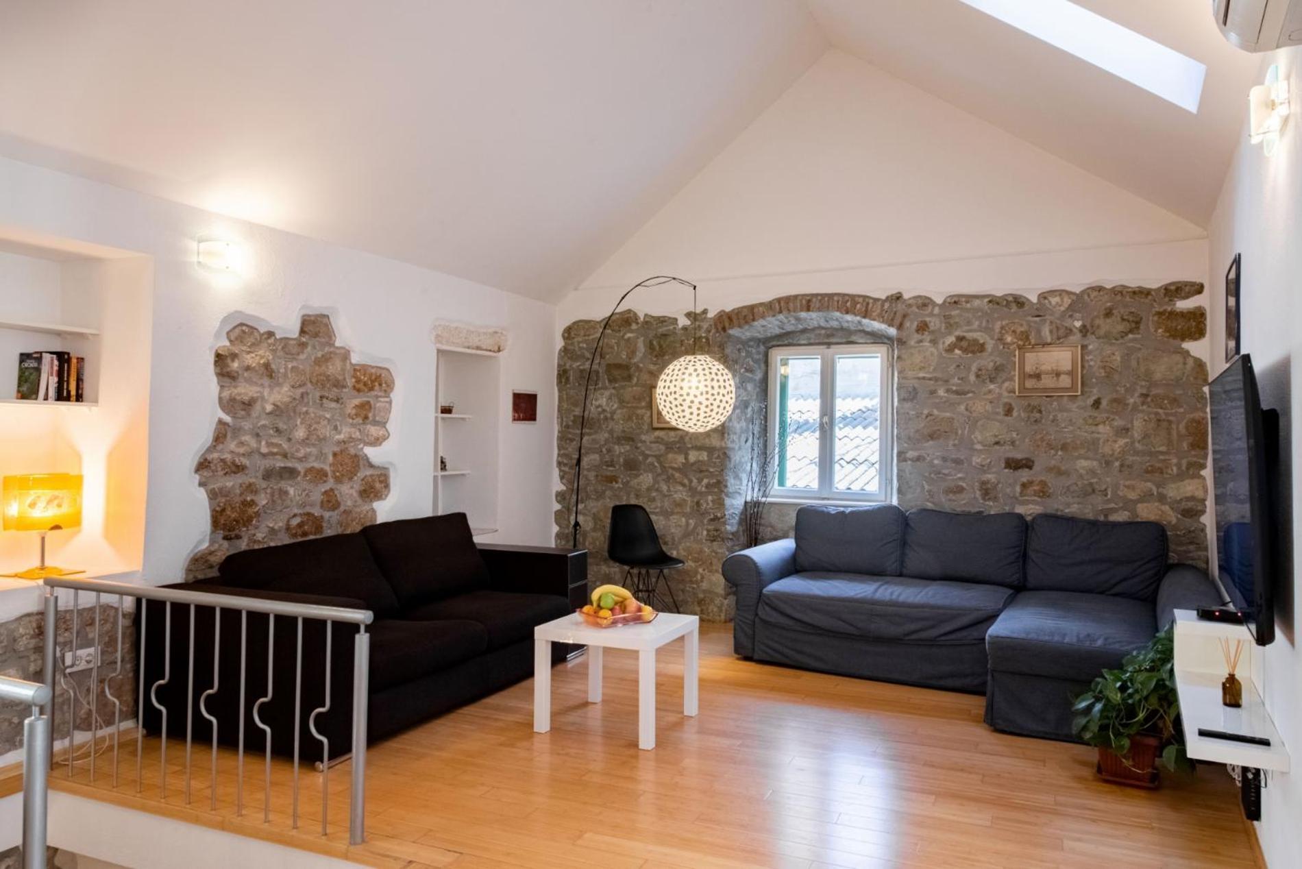 Duplex With Terrace In The Centar