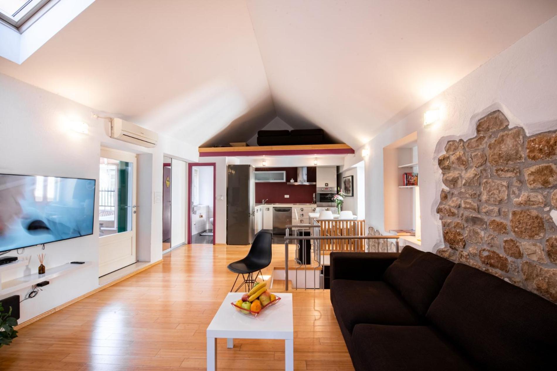Duplex With Terrace In The Centar