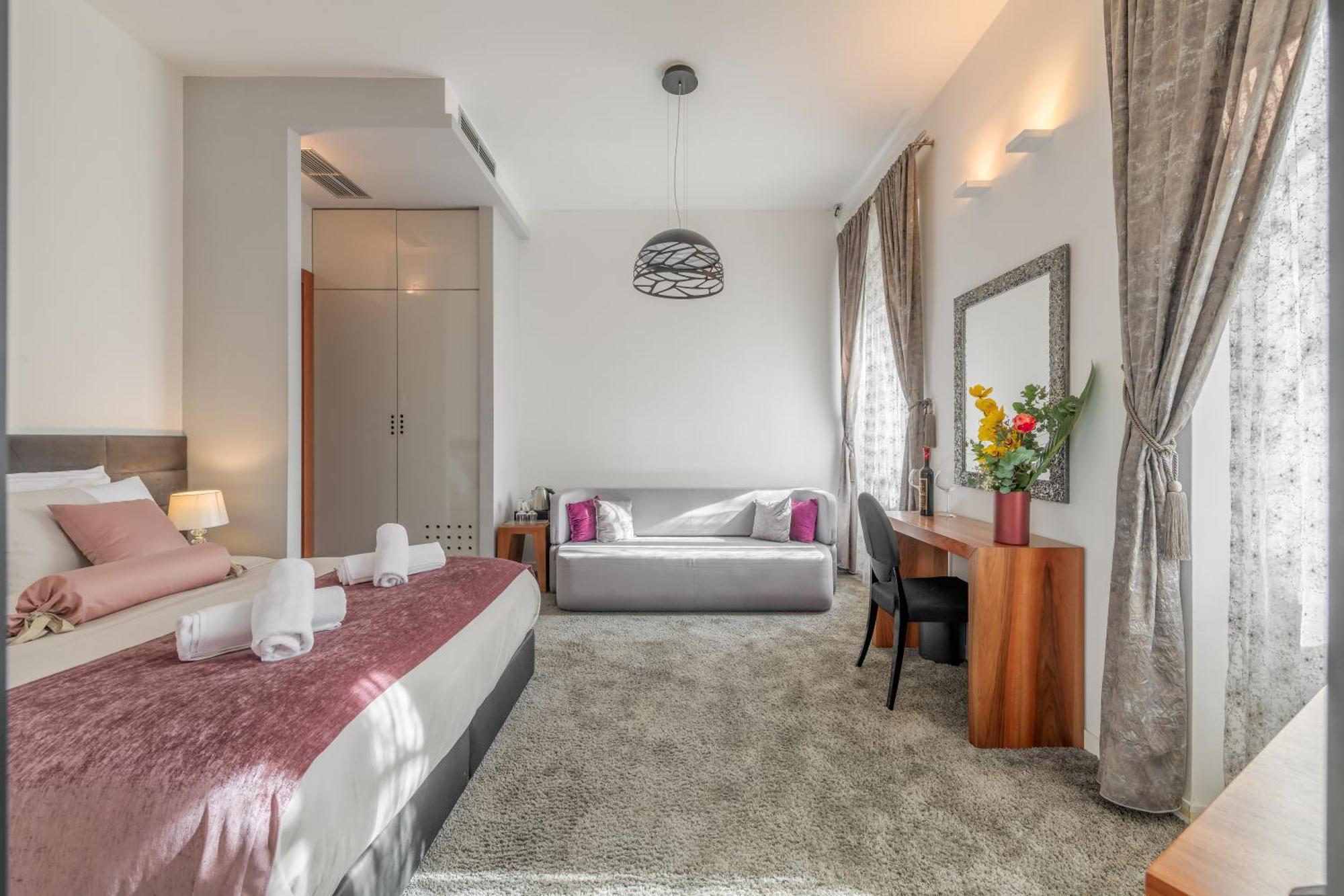 Starlight Luxury 4* Split