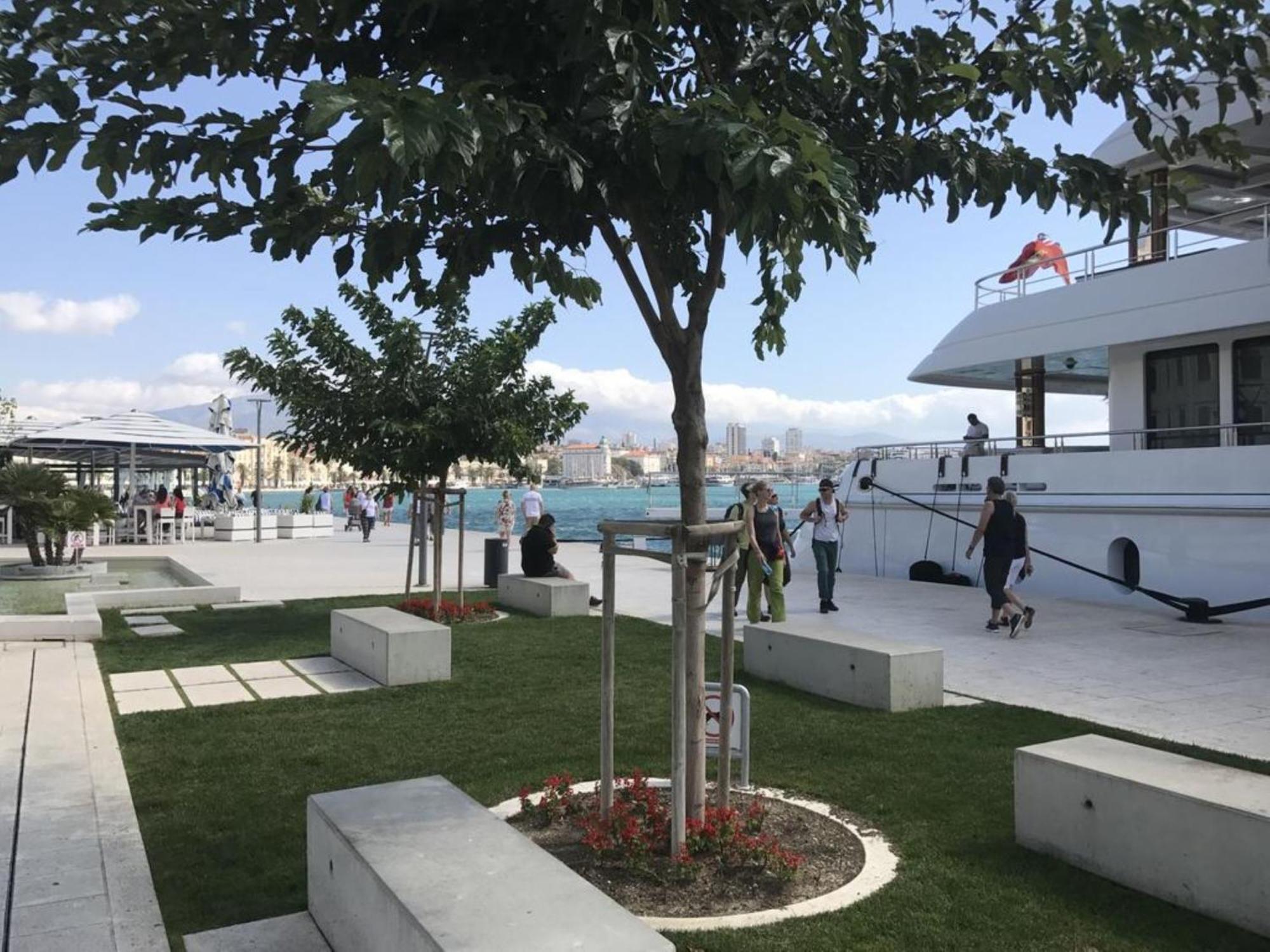 Beachfront Drazen, With Garden And Parking Split