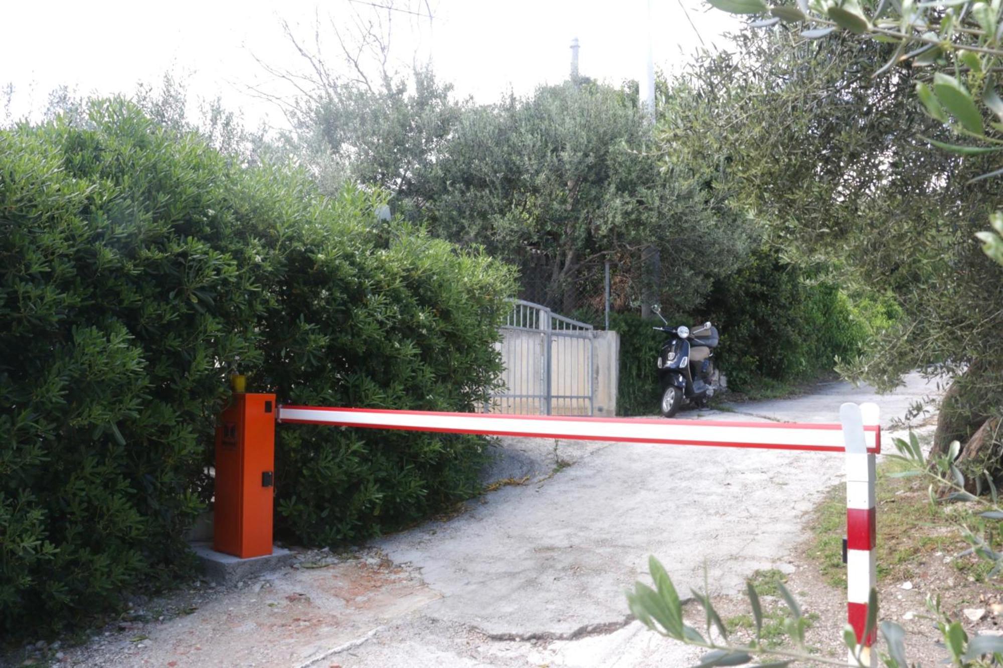 Beachfront Drazen, With Garden And Parking * Split