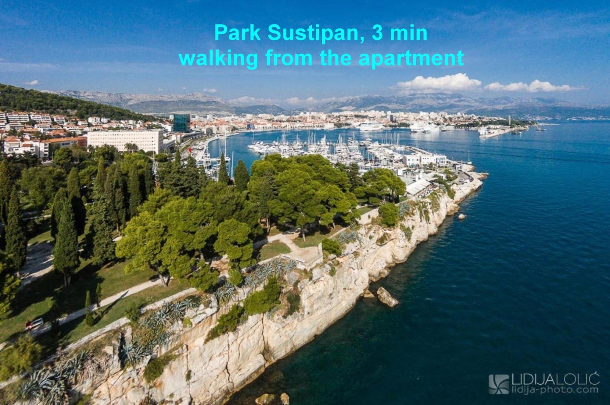 Beachfront Drazen, With Garden And Parking * Split