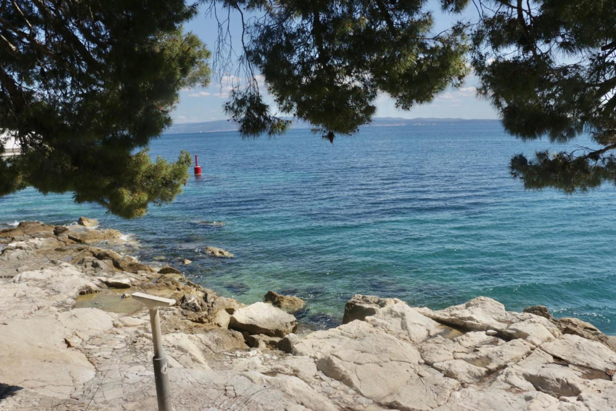 Apartment Beachfront Drazen, With Garden And Parking