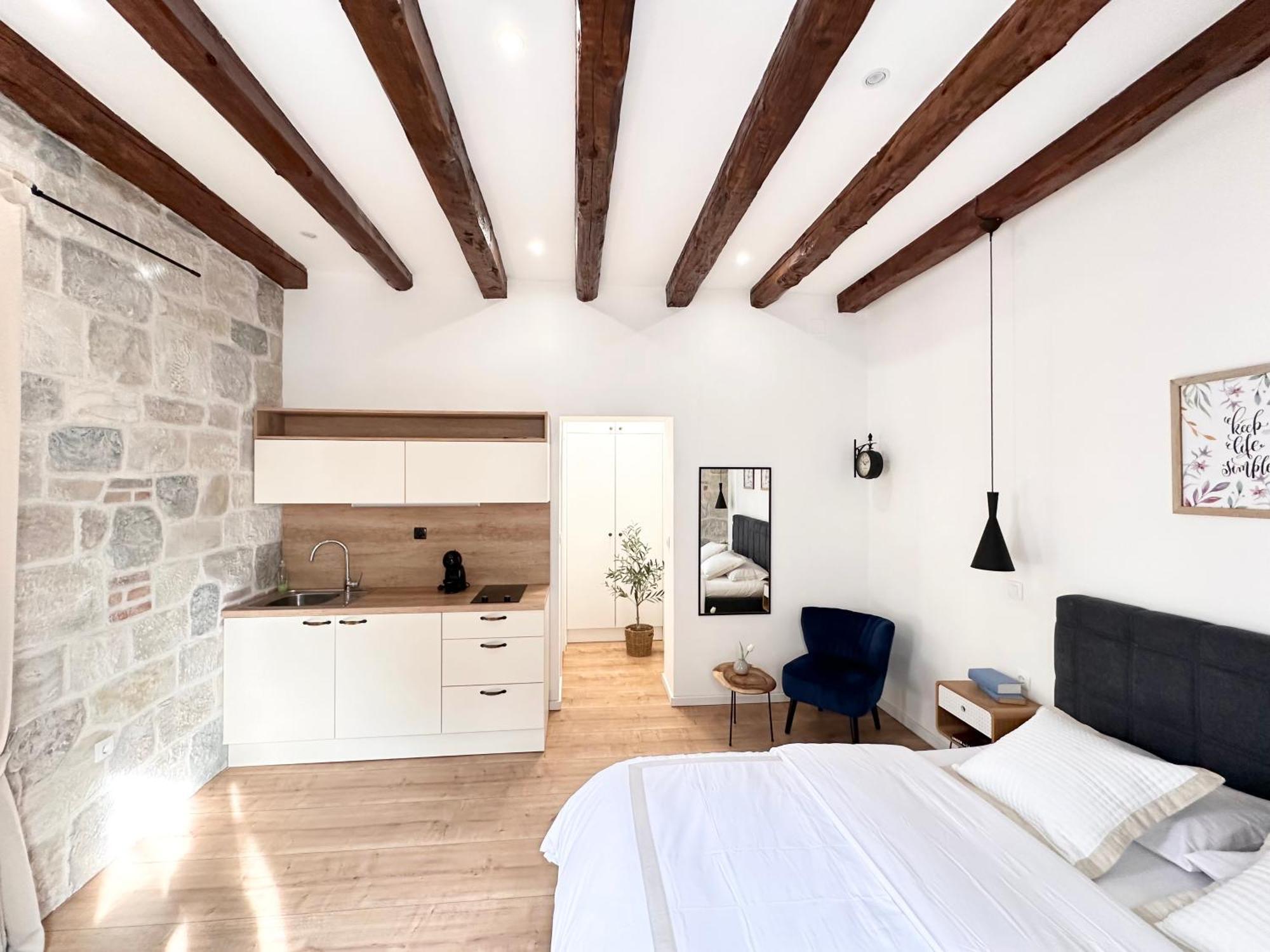 Agora Apartment *