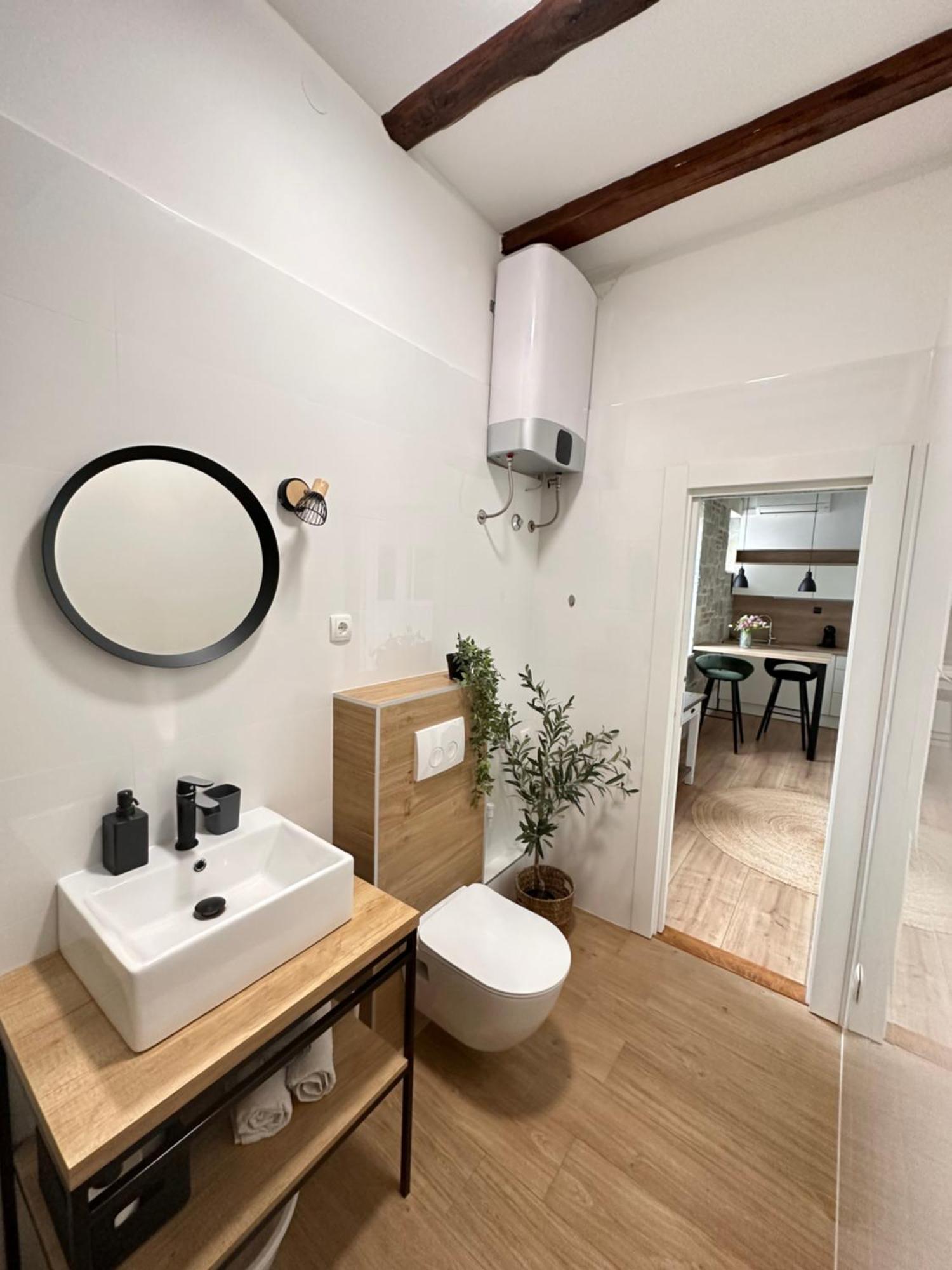 Agora Apartment Split